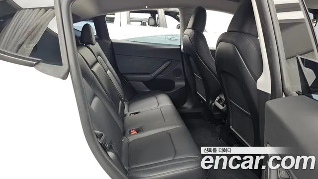 Tesla Model Y — Фото автомобиля 18