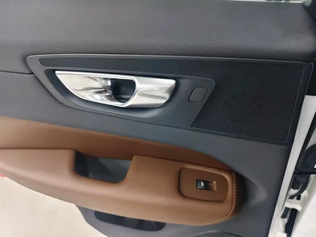 Volvo XC60 — Фото автомобиля 10