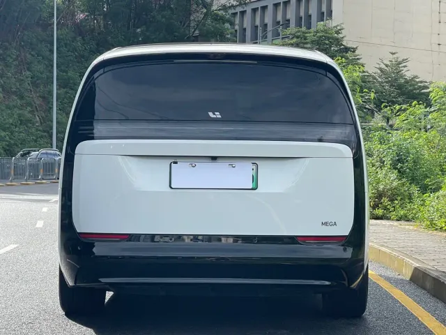 Li Auto MEGA — Фото автомобиля 5