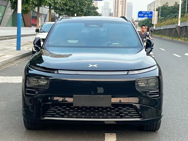 Xpeng G9 — Фото автомобиля 3