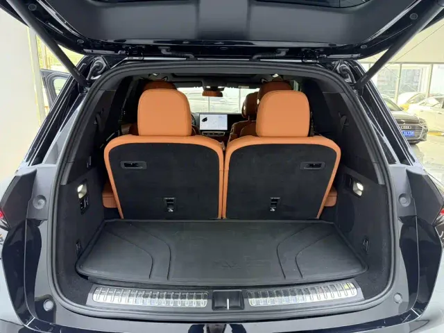 Li Auto L8 — Фото автомобиля 16