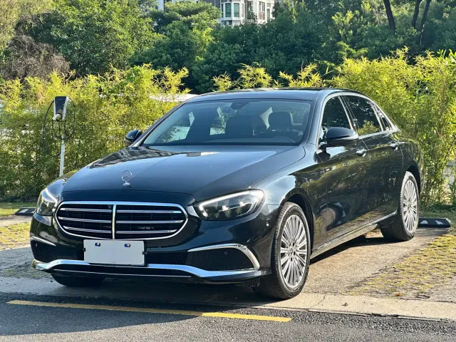 Фотография автомобиля — Mercedes-Benz E-Class