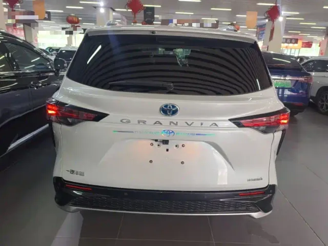 Toyota Granvia — Фото автомобиля 5