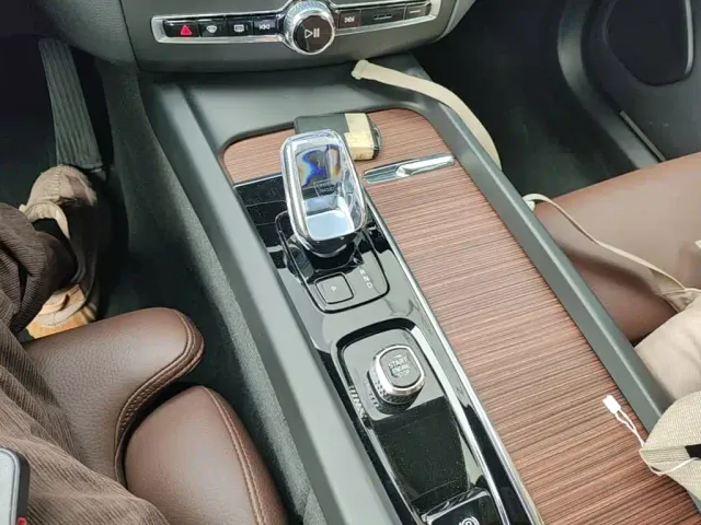 Volvo XC60 — Фото автомобиля 13