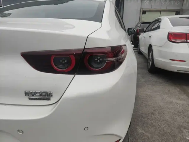 Mazda Axela — Фото автомобиля 7