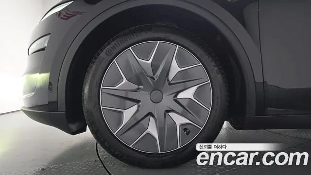 Tesla Model Y — Фото автомобиля 5
