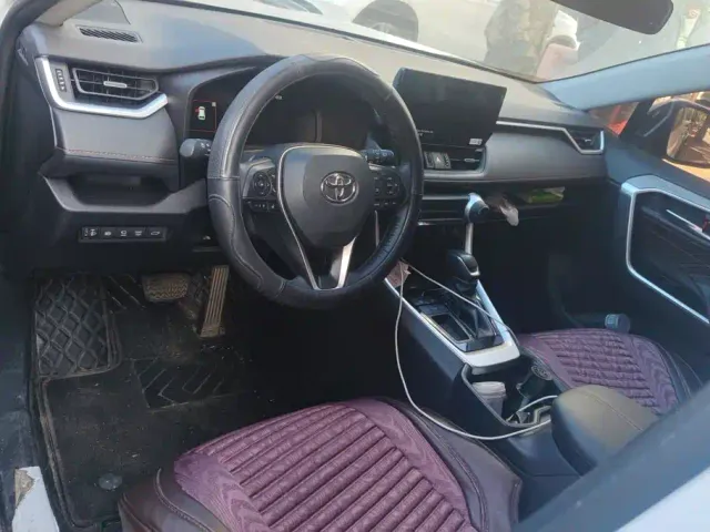 Toyota RAV4 — Фото автомобиля 12