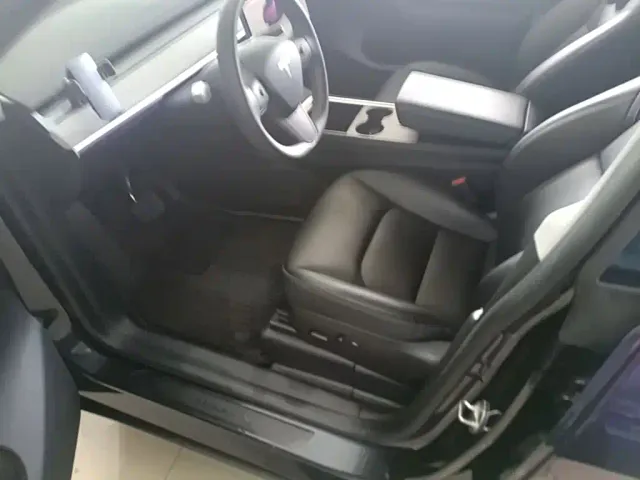 Tesla Model Y — Фото автомобиля 14