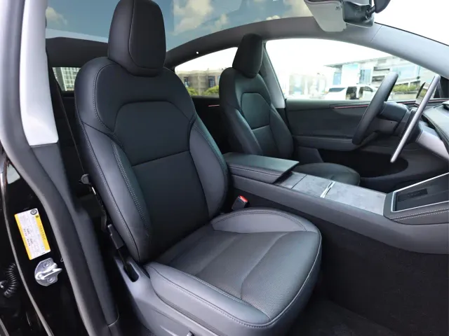 Tesla Model Y — Фото автомобиля 17