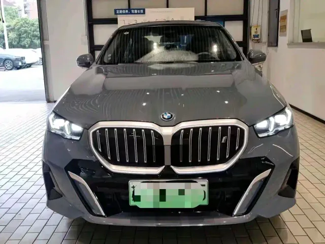 BMW i5 — Фото автомобиля 2