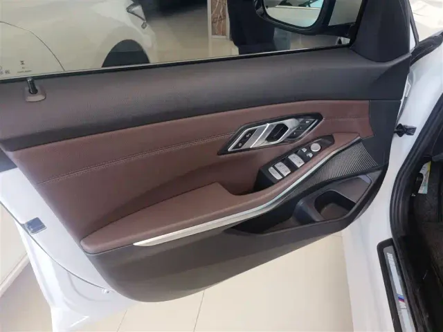 BMW 3 Series — Фото автомобиля 13