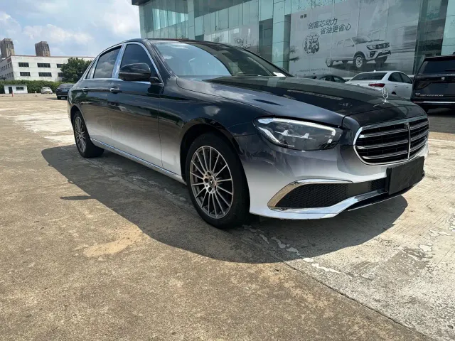 Mercedes-Benz E-Class — Фото автомобиля 3