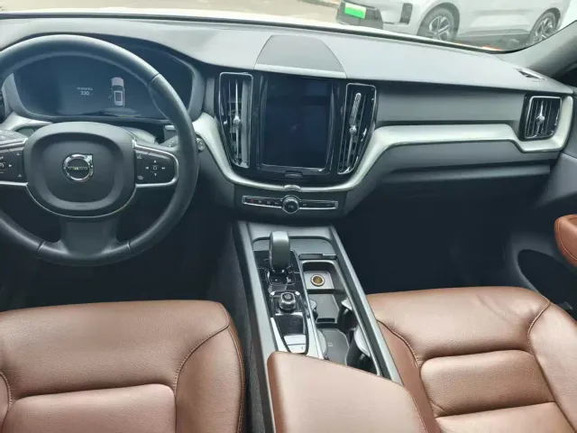 Volvo XC60 — Фото автомобиля 8
