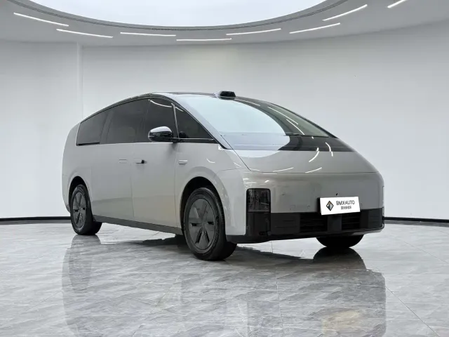 Li Auto MEGA — Фото автомобиля 3