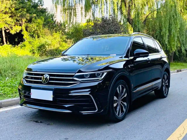 Фотография автомобиля — Volkswagen Tiguan L