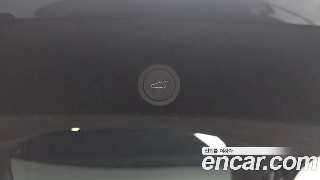Tesla Model Y — Фото автомобиля 27