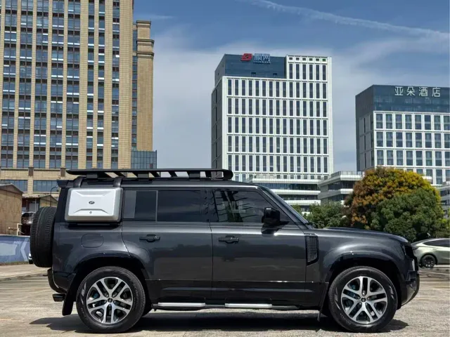 Land Rover Defender — Фото автомобиля 8