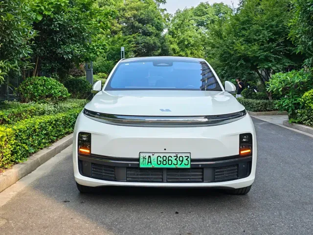 Li Auto L7 — Фото автомобиля 2