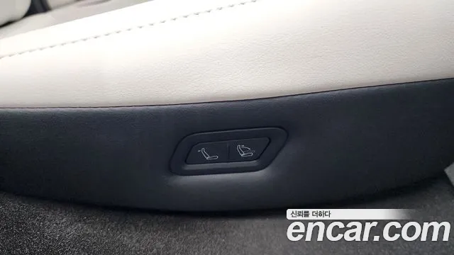 Tesla Model Y — Фото автомобиля 19