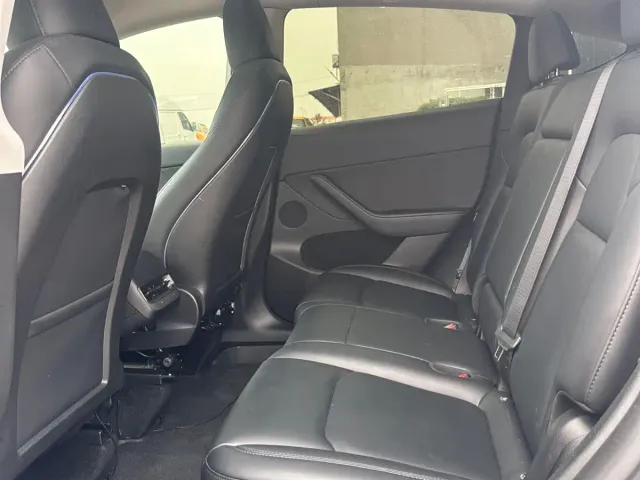 Tesla Model Y — Фото автомобиля 5