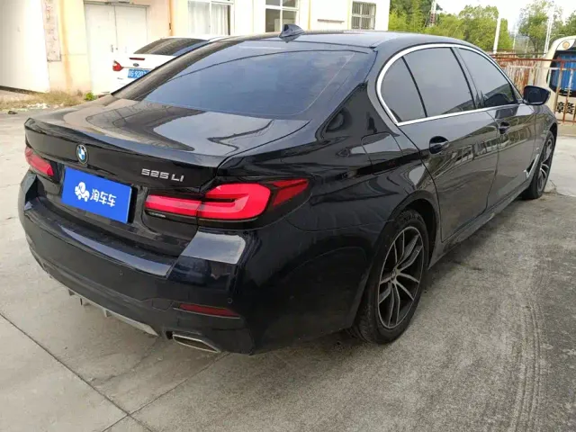BMW 5 Series — Фото автомобиля 3