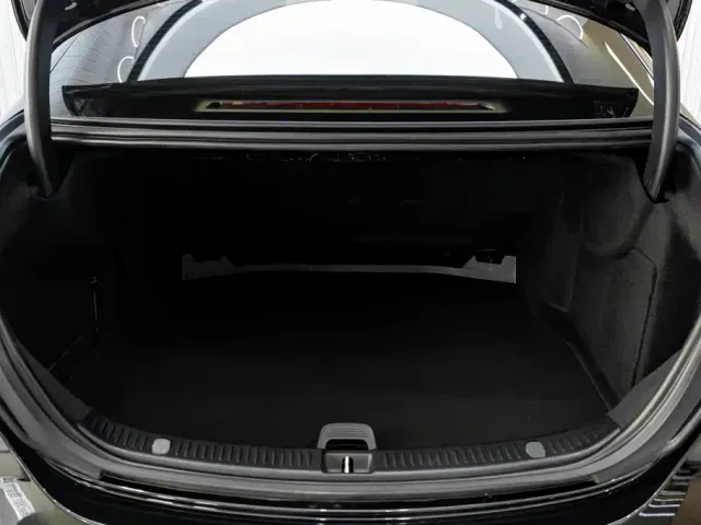 Mercedes-Benz E-Class — Фото автомобиля 12