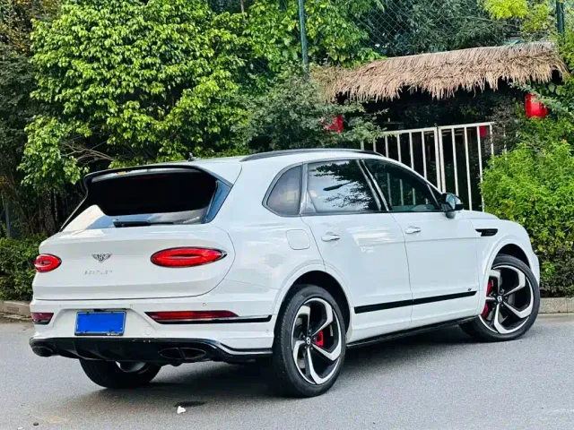 Bentley Bentayga — Фото автомобиля 9
