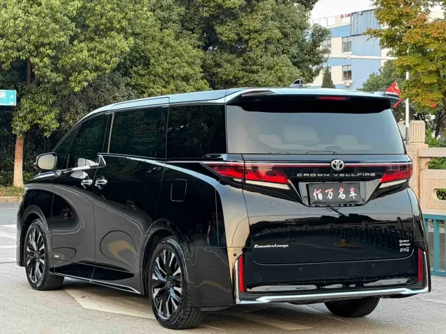 Toyota Vellfire — Фото автомобиля 4