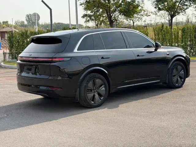 Li Auto L7 — Фото автомобиля 4