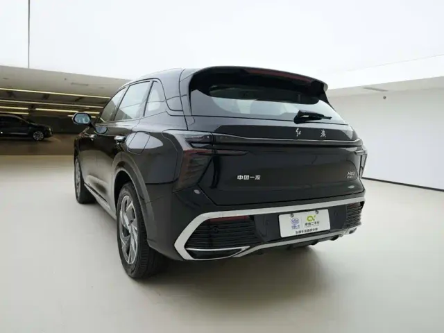 Hongqi HS3 PHEV — Фото автомобиля 4