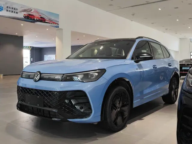 Фотография автомобиля — Volkswagen Tiguan L