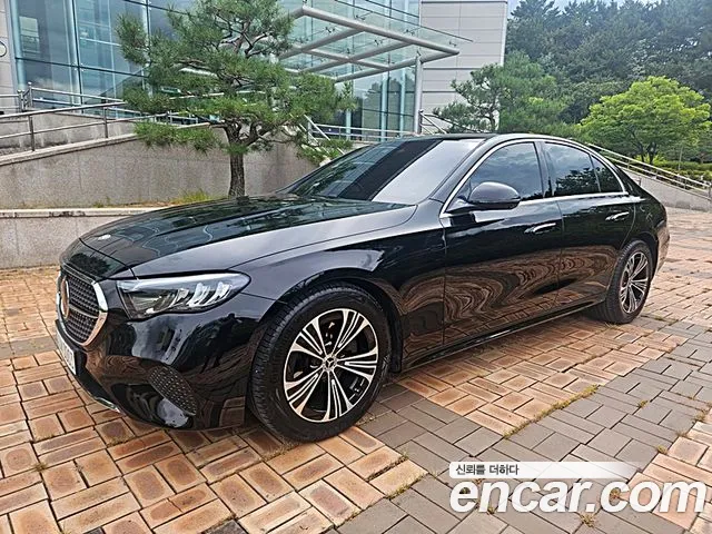 Mercedes-Benz E-Class — Фото автомобиля 3
