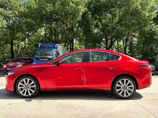 Mazda Axela — Фото автомобиля 11