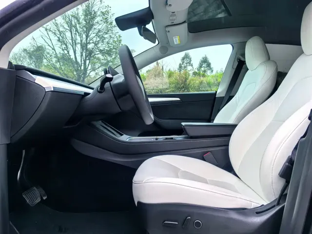 Tesla Model Y — Фото автомобиля 7