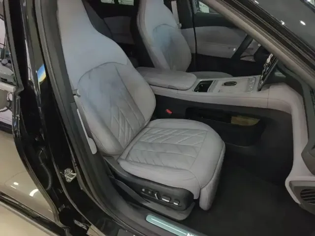 Nio EC6 — Фото автомобиля 24