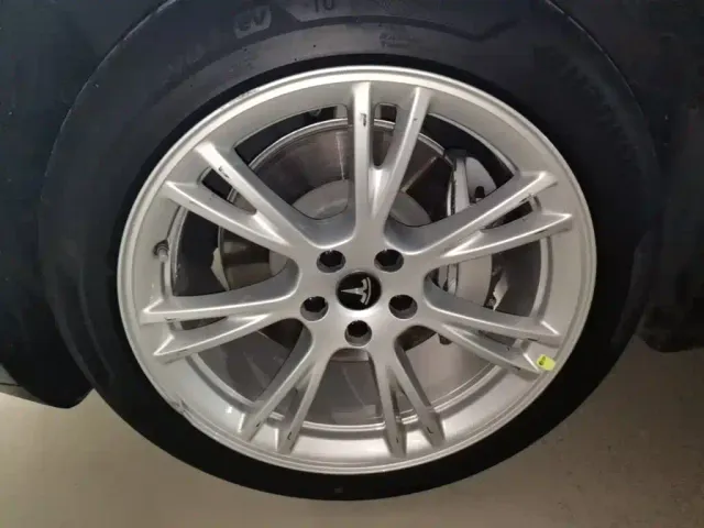 Tesla Model Y — Фото автомобиля 22