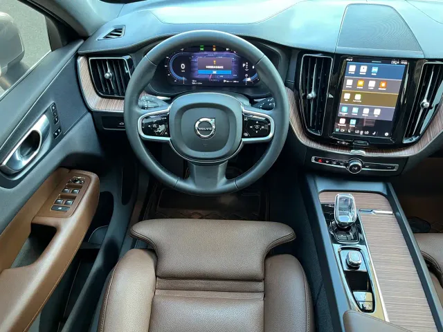 Volvo XC60 — Фото автомобиля 9