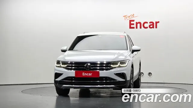 Volkswagen Tiguan Tiguan 2 поколение 2.0 TDI Premium — Фото автомобиля 3
