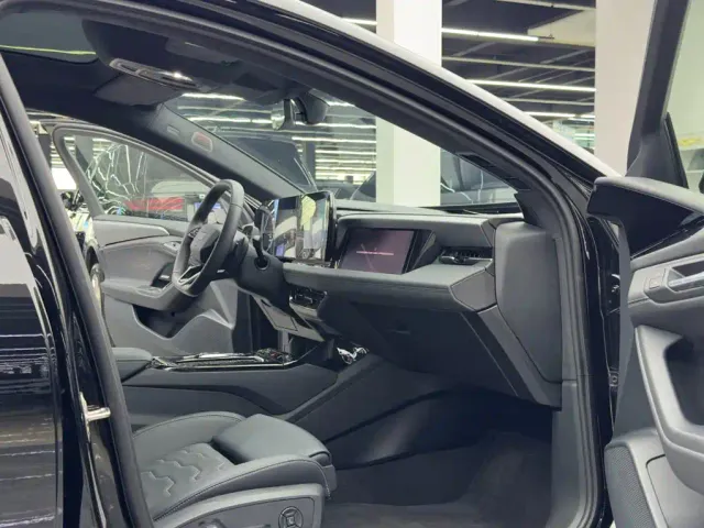 Audi A6L e-tron — Фото автомобиля 10