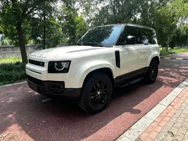 Land Rover Defender — Фото автомобиля 2