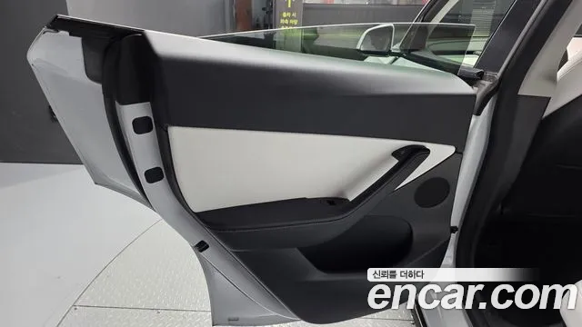 Tesla Model Y — Фото автомобиля 14