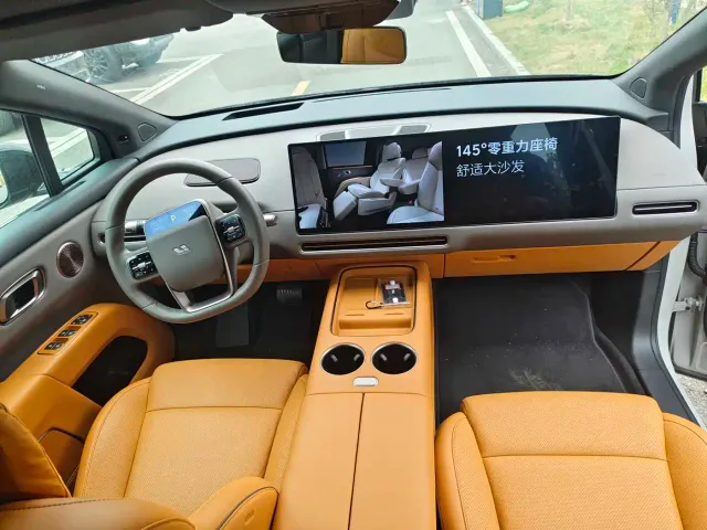 Li Auto i8 — Фото автомобиля 7