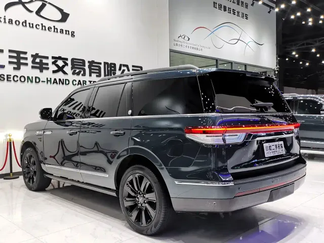 Lincoln Navigator — Фото автомобиля 21