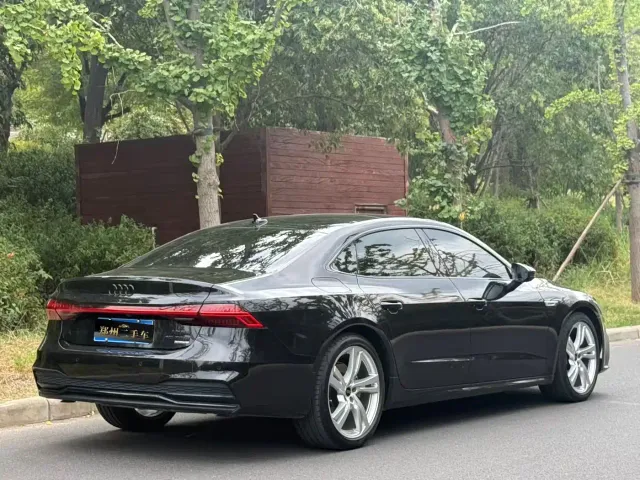 Audi A7L — Фото автомобиля 9