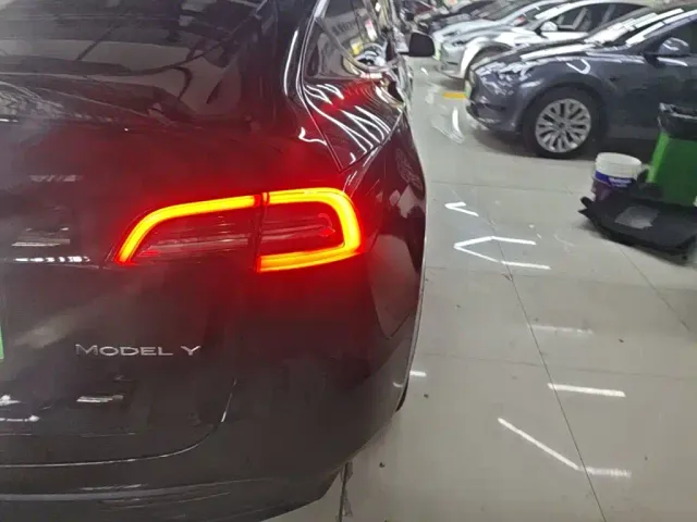 Tesla Model Y — Фото автомобиля 7