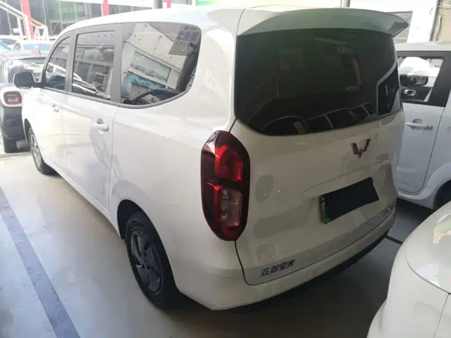 Wuling Hongguang — Фото автомобиля 4
