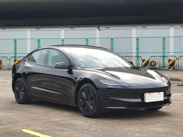 Tesla Model 3 — Фото автомобиля 3