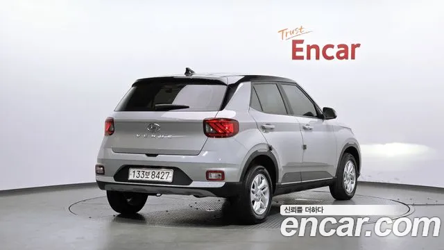 Hyundai Venue — Фото автомобиля 2