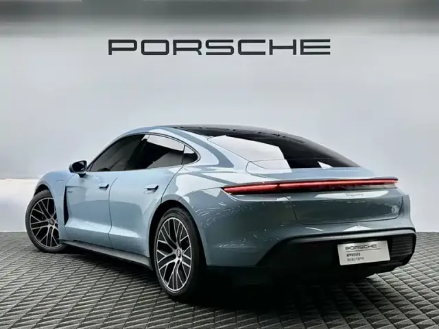 Porsche Taycan — Фото автомобиля 6