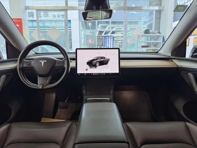 Tesla Model Y — Фото автомобиля 11